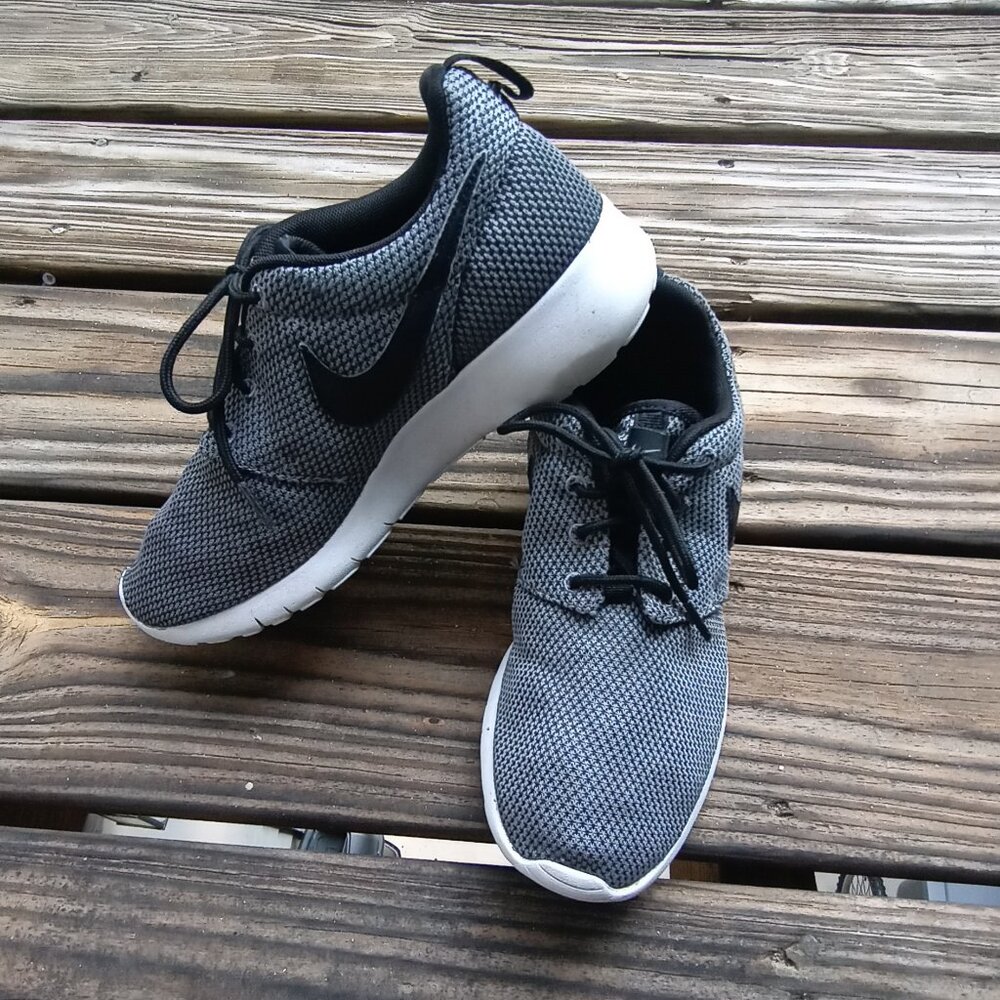 Nike Roshe One/Run GS (Grade School) in the "Cool Grey/Black-White" colorway